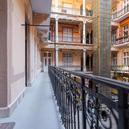 Buda Castle Charming 2 Bedrooms Daire *