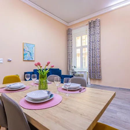 Buda Castle Charming 2 Bedrooms Daire Budapeşte