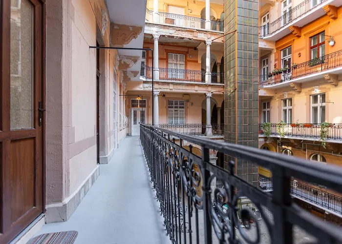 Buda Castle Charming 2 Bedrooms Apartament *